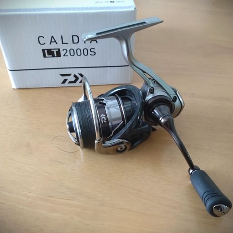 Daiwa Caldia LT 2000 S-haspelsnelle m/multisnøre