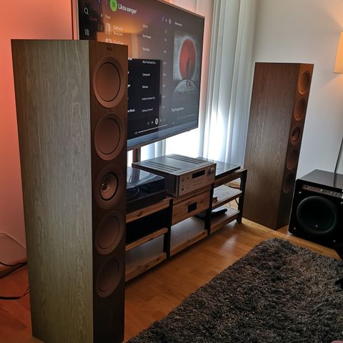 Kef R11 selges