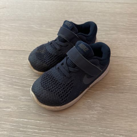 Nike sko str 25