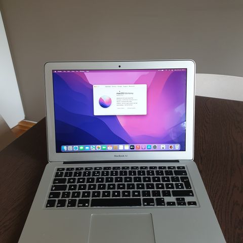 Macbook Air 13 A1466 i5 8gb 128gb NEW BATTERY, MINT condition