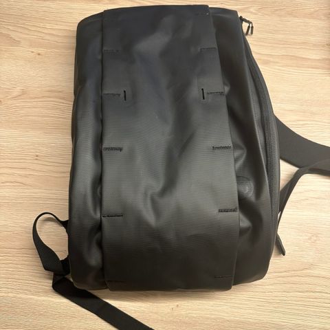 Db Hugger Base 15L