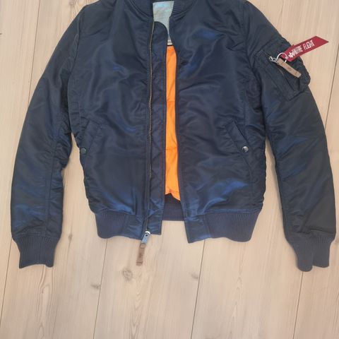 Ny  blå Alpha industries bomberjakke