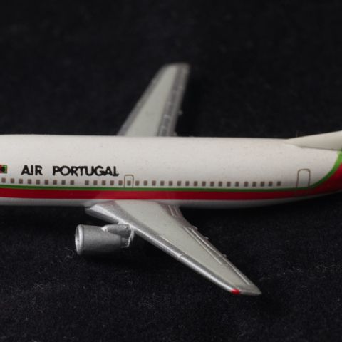 Boeing 737-300 Air Portugal herpa wings 1/500