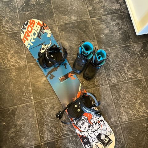Snowboard og sko til salgs