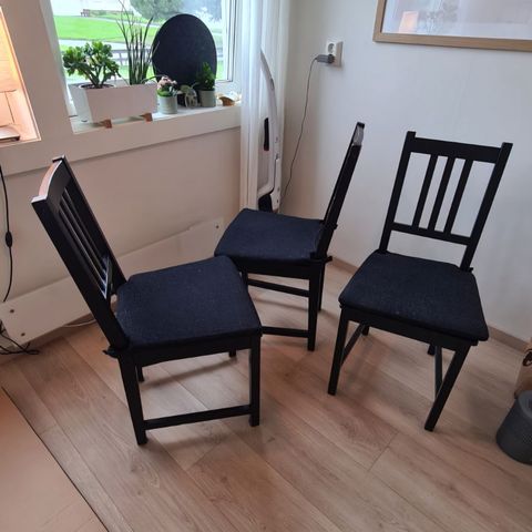 3 svarte/ brunsvart IKEA Stefan stoler