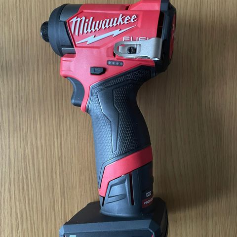 Milwaukee M12 FID2 + 5.0 Ah - RESERVERT Tirsdag 23/07