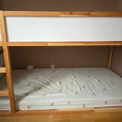 Ikea Kura-seng + madrass og ribbebunn