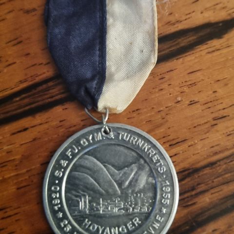 Medalje fra 25. kretsturnstevne i Høyanger 1955