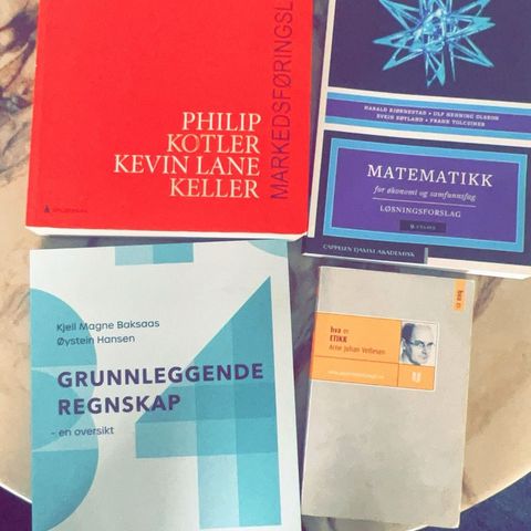 Selger Bøker: Markedsføringsledelse, Regnskap, Matematikk, Etikk