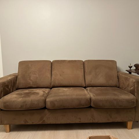 Stor komfortabel brun 3-seters sofa