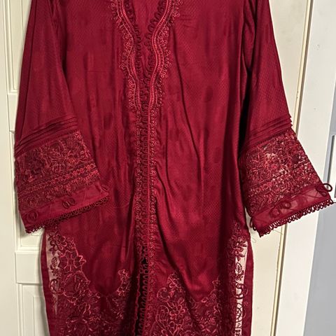 Ny elegant Pakistansk / Indisk (Kameez, Shalwar og Dupatta) Str: M