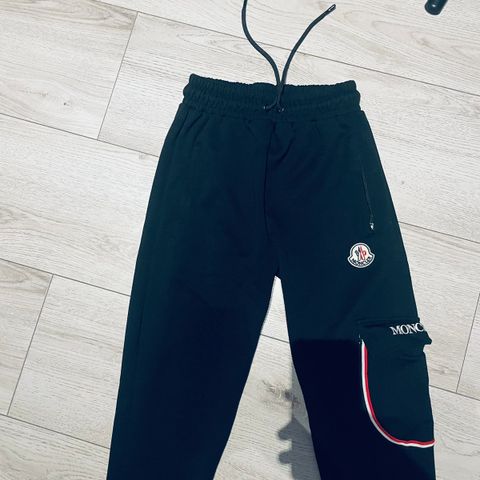 MONCLER PITCHBLACK TRACK PANTS SELGES BILLIG!