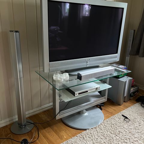 tv, amplifier surround annlegg+tv benk glass