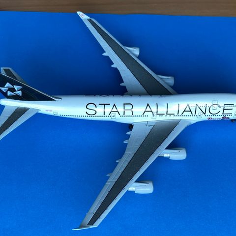 Modellfly Star Alliance Thai Boeing 747-400 i Skala 1:400