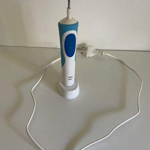 Oral-B tannbørste med lader