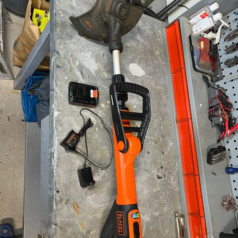 Black @ Decker 18V kantklipper (STC1820E)