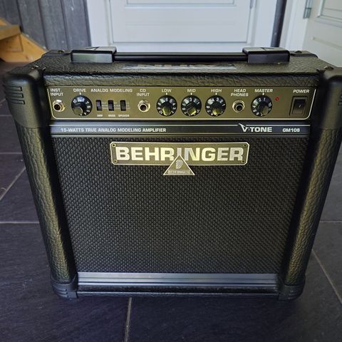 Behringer NUX 15w gitarforsterker