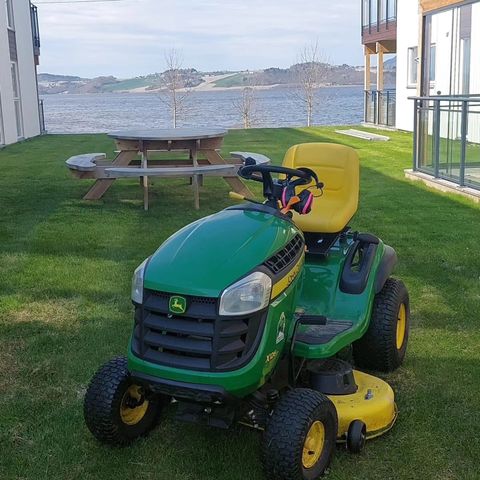 John Deere x126