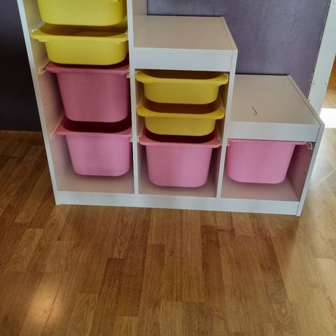 Ikea  trofast. Med 6 rosa skuffer