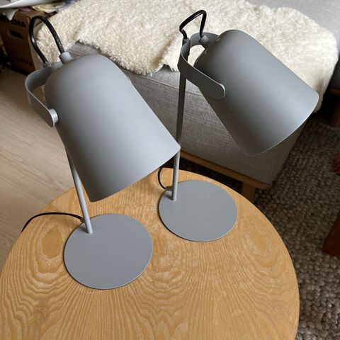 To bordlamper selges samlet