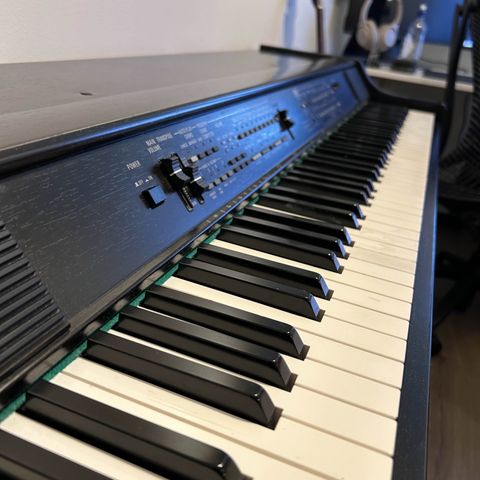 TECHNICS SX-PR60 DIGITAL PIANO, 88 HAMMER-KEYS med undestell m/2 pedaler