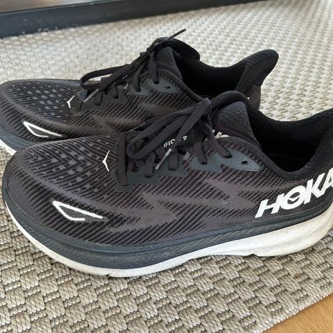 Hoka Clifton 9 wide str 42