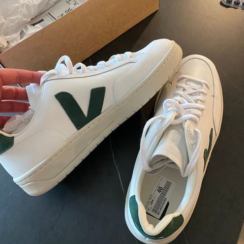 Sneakers fra Veja - helt nye i originalesken!