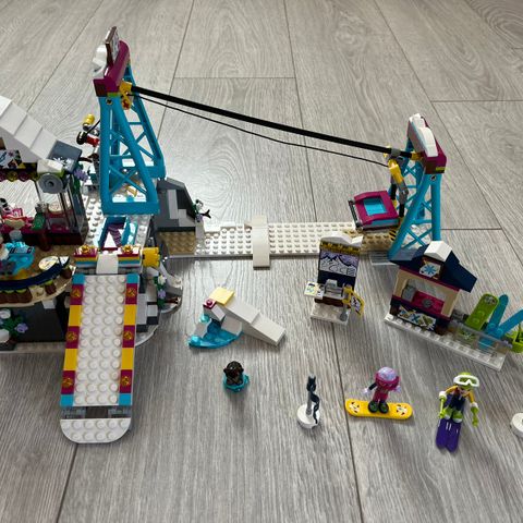 Lego friends Vintersportstedets skiheis