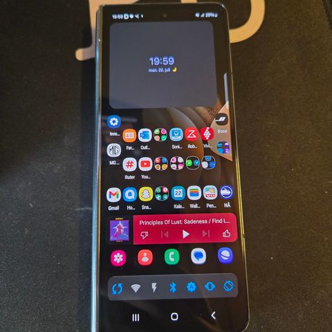 Samsung Galaxy Z Fold 4