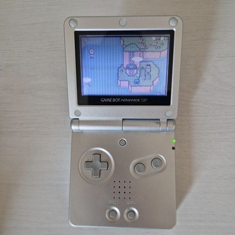 Gameboy Advance SP (AGS-001) inkl. 6 spill