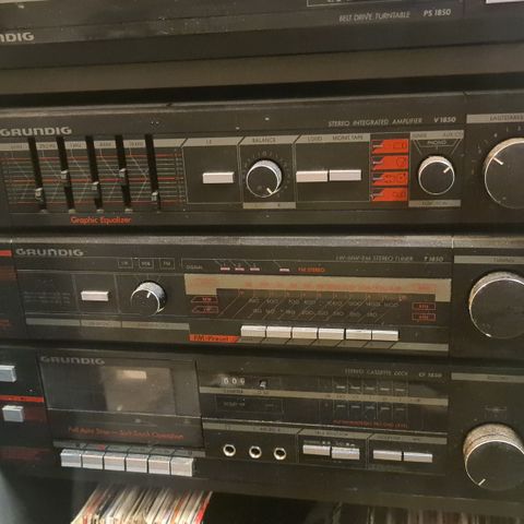 Grundig platespiller, forsterker, kassettspiller, FM radio