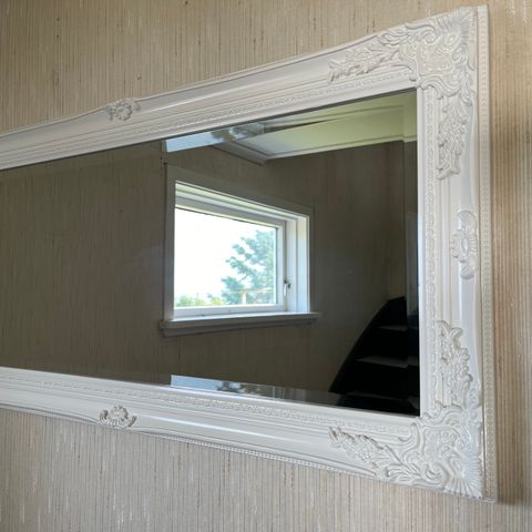 Speil med dekor