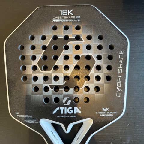 STIGA 18K CYBERSHAPE padel racket