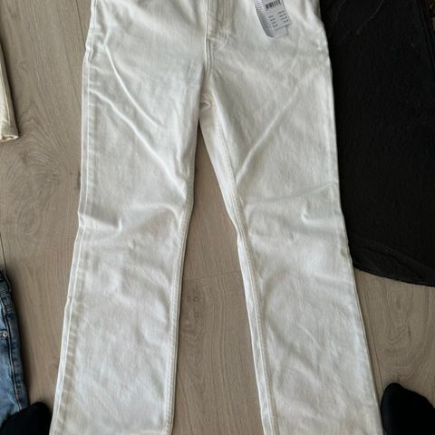 Helt nye shortser, jeans, og kjoler