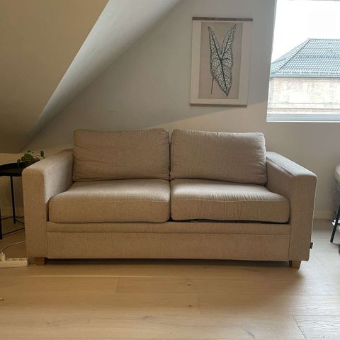 Pen beige sovesofa fra Hovden