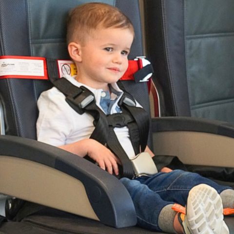 Flysele- kids flysafe. CARES airplane safety harness