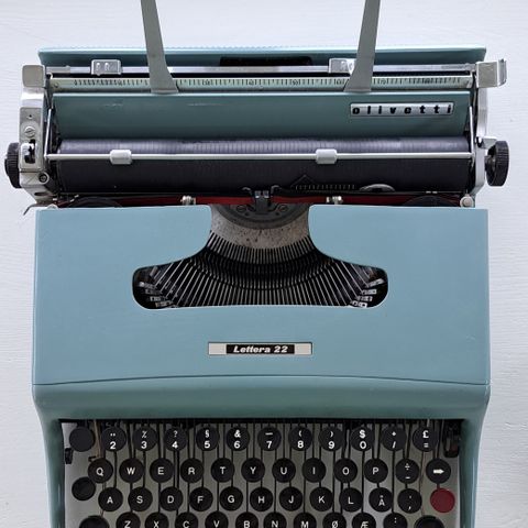 Vintage Olivetti Lettera 22