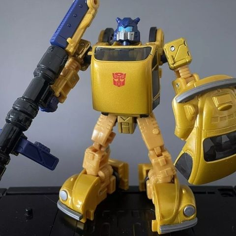 Ønsker å kjøpe Transformers Legacy Goldbug