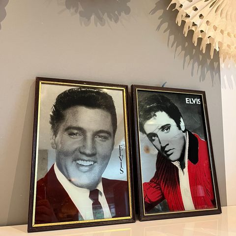 Bilder i glass/speil av Elvis Presley, sendes ikke