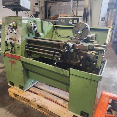 COLCHESTER Master 2500 Dreiebenk