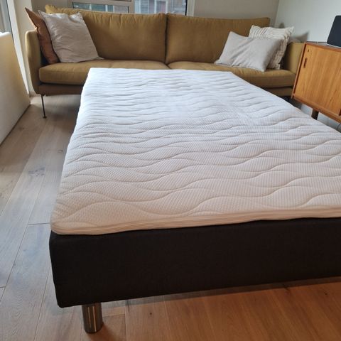 Rammeseng/rammemadrass med overmadrass, 120x200 fra Bohus (Reservert)