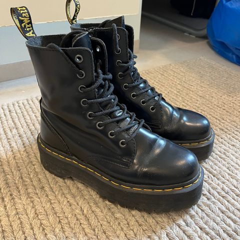 Dr. Martens Jadon