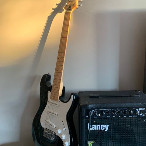 Høytaler/forsterker Laney LX20R med el-gitar