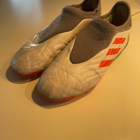 Fotballsko Adidas str 36