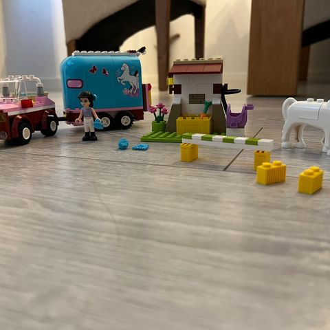 Lego friends Emmas hestetransport