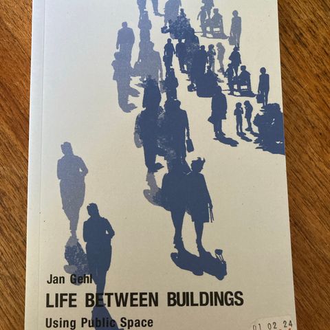 Life between buildings