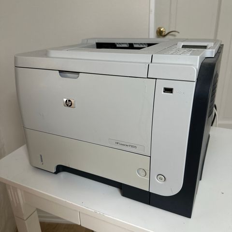 Laserprinter med toner - HP LaserJet P3015