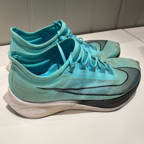 Løpesko herre: Nike zoom Fly 3 str 43 selges rimelig!