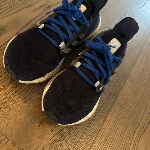 Pent brukte Adidas ultraboost str. 38 selges rimelig kr. 150.