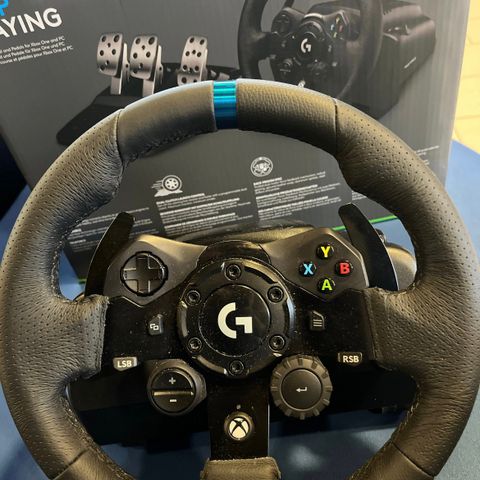 Logitech G923 ratt og pedaler